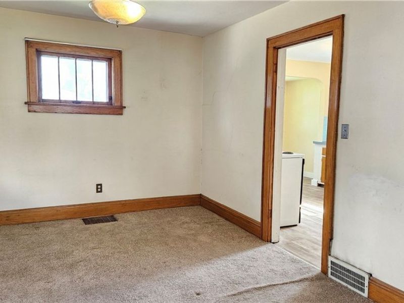 387 E York Street, Akron, OH 44310 Photo 8
