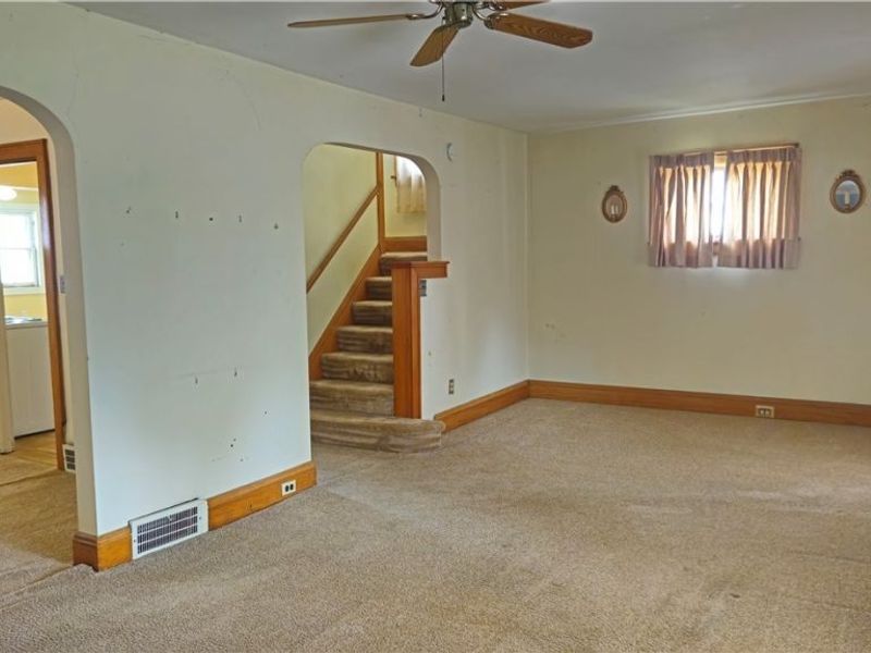 387 E York Street , Akron, OH 44310 Photo 9