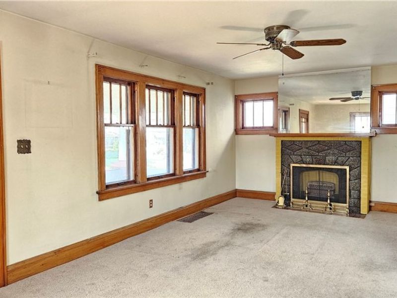 387 E York Street, Akron, OH 44310 Photo 9