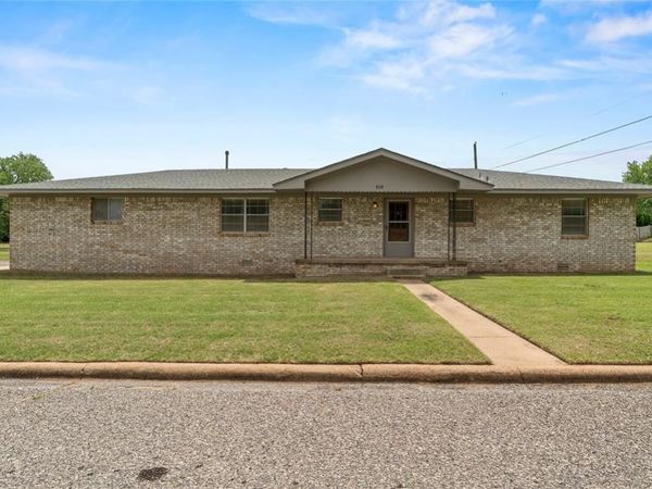 808 Mimosa Drive, Watonga, OK 73772