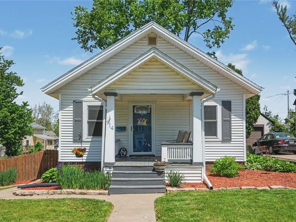 114 25th St Dr SE, Cedar Rapids, IA 52403