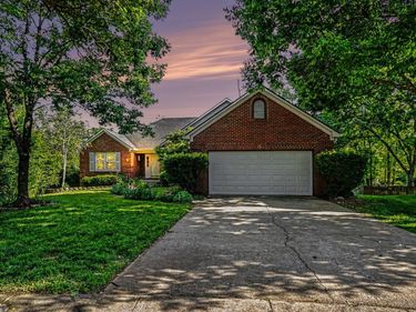 1001 Crimson Creek Drive, Lexington, KY 40509