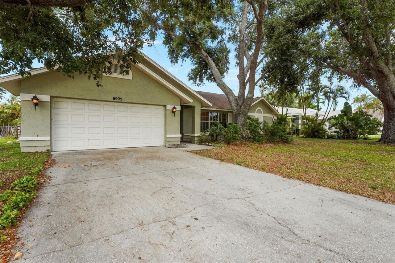 6909 9th Court E, Sarasota, FL 34243 Photo