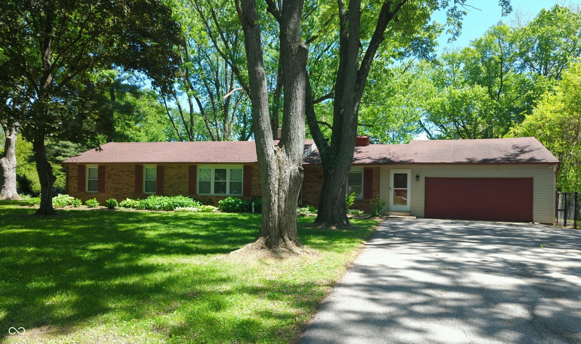 8615 El Rico Drive, Indianapolis, IN 46240 Main Photo