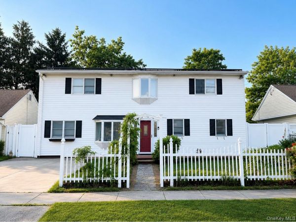 12 Vernon Street, Plainview, NY 11803