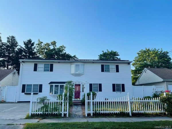 12 Vernon Street, Plainview, NY 11803