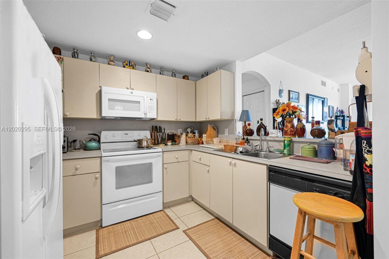 6630 NW 114th Ave, Unit 1538, Doral, FL 33178 Photo