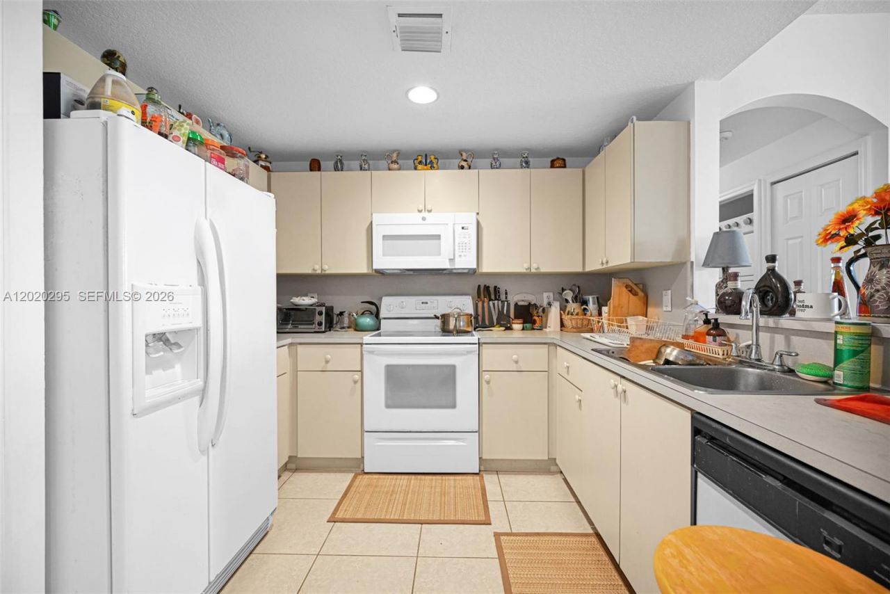 6630 NW 114th Ave, Unit 1538, Doral, FL 33178 Photo