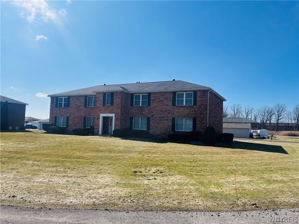 6868 Nickis Lane, North Tonawanda, NY 14304 Main Photo