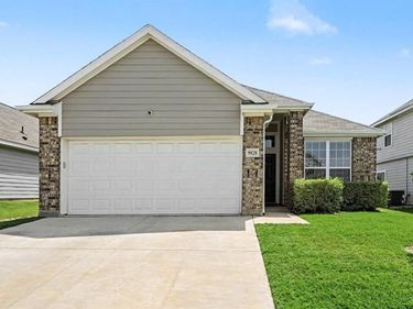 9828 Dynamics Drive, Fort Worth, TX 76131