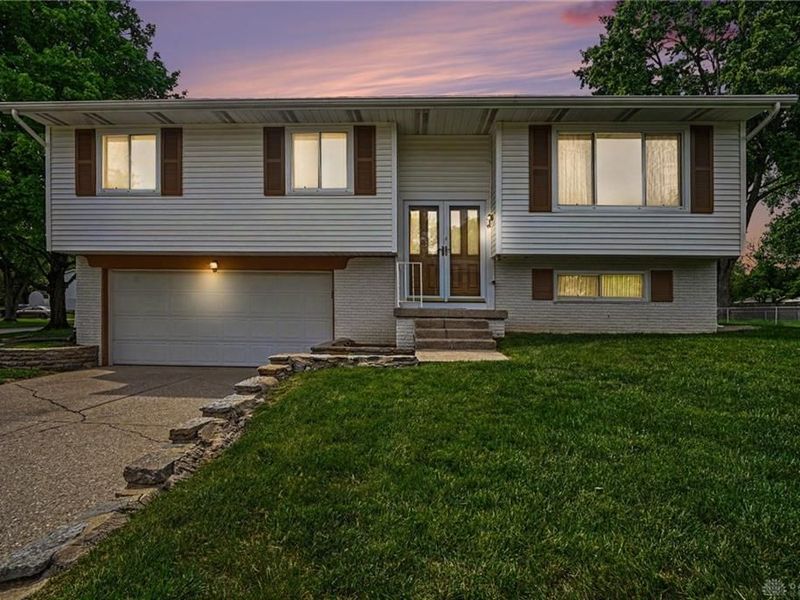 2040 Penbrooke Trail, Miamisburg, OH 45459 Photo 2
