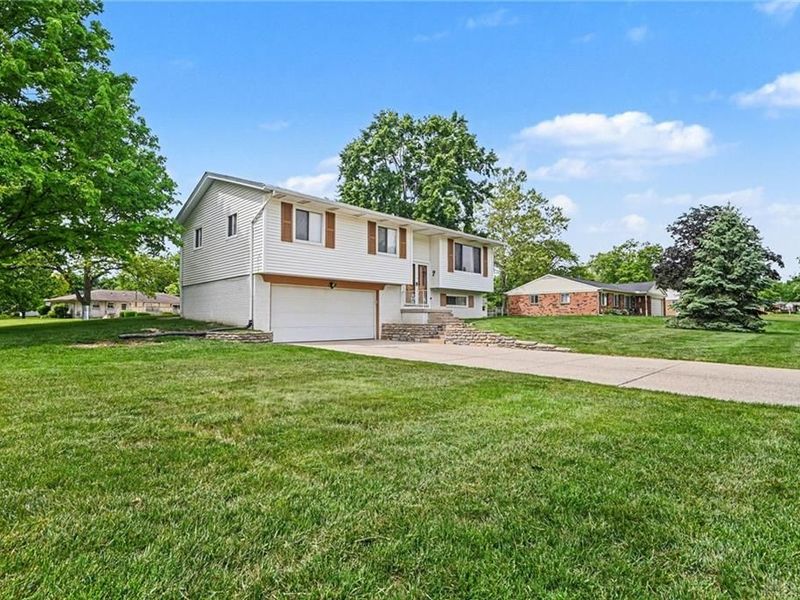 2040 Penbrooke Trail, Miamisburg, OH 45459 Photo 4
