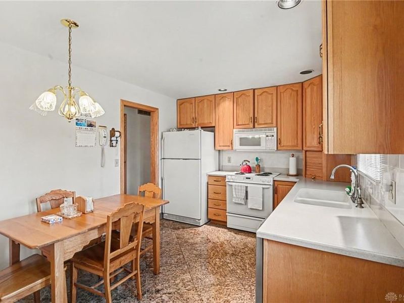2040 Penbrooke Trail, Miamisburg, OH 45459 Photo 9
