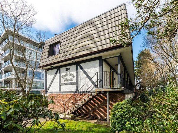 210 Douglas St , Unit 4, Victoria, BC V8V 2P2