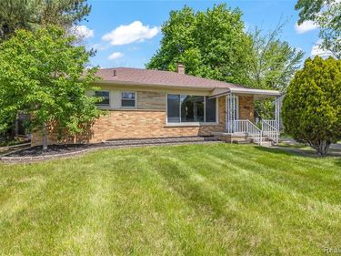 27230 W 6 Mile Road, Redford Twp, MI 48240