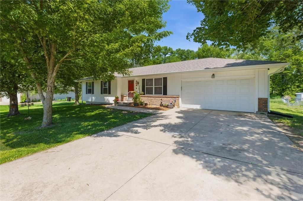 404 Ann Avenue, Harrisonville, MO 64701 Main Photo