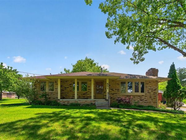 851 SE 60th Street , Pleasant Hill, IA 50327