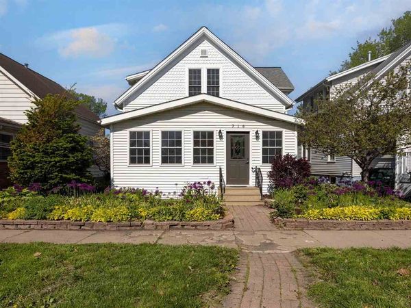 716 8th Street SW, Cedar Rapids, IA 52404