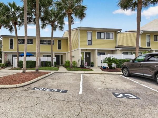 7823 LA SIERRA Court, Unit 7823, Jacksonville, FL 32256