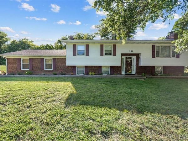 352 Rolling Hills Drive , Cape Girardeau, MO 63701