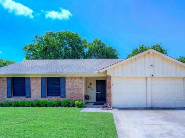 6028 Ridgecrest Drive, Watauga, TX 76148
