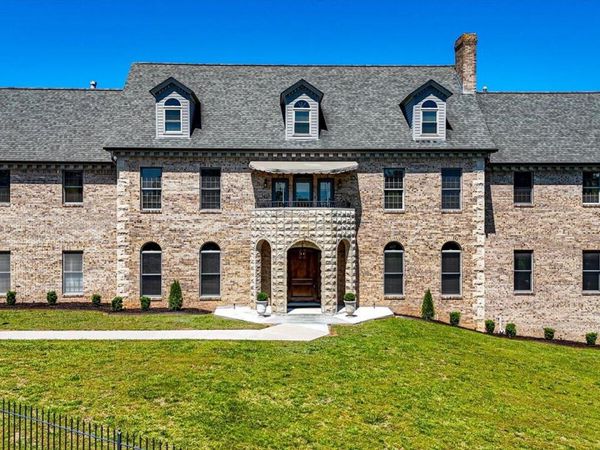 551 N Crest Court, Chattanooga, TN 37404