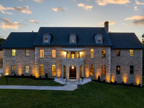 551 N Crest Court , Chattanooga, TN 37404
