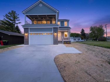 37235 Jefferson Avenue, Harrison Twp, MI 48045