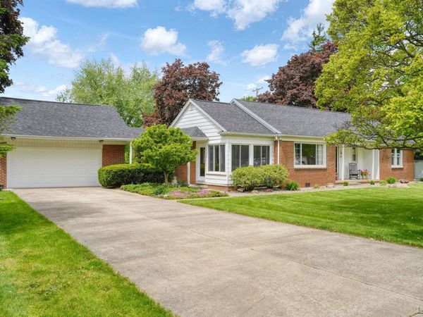 425 W Oregon Rd , Adrian, MI 49221