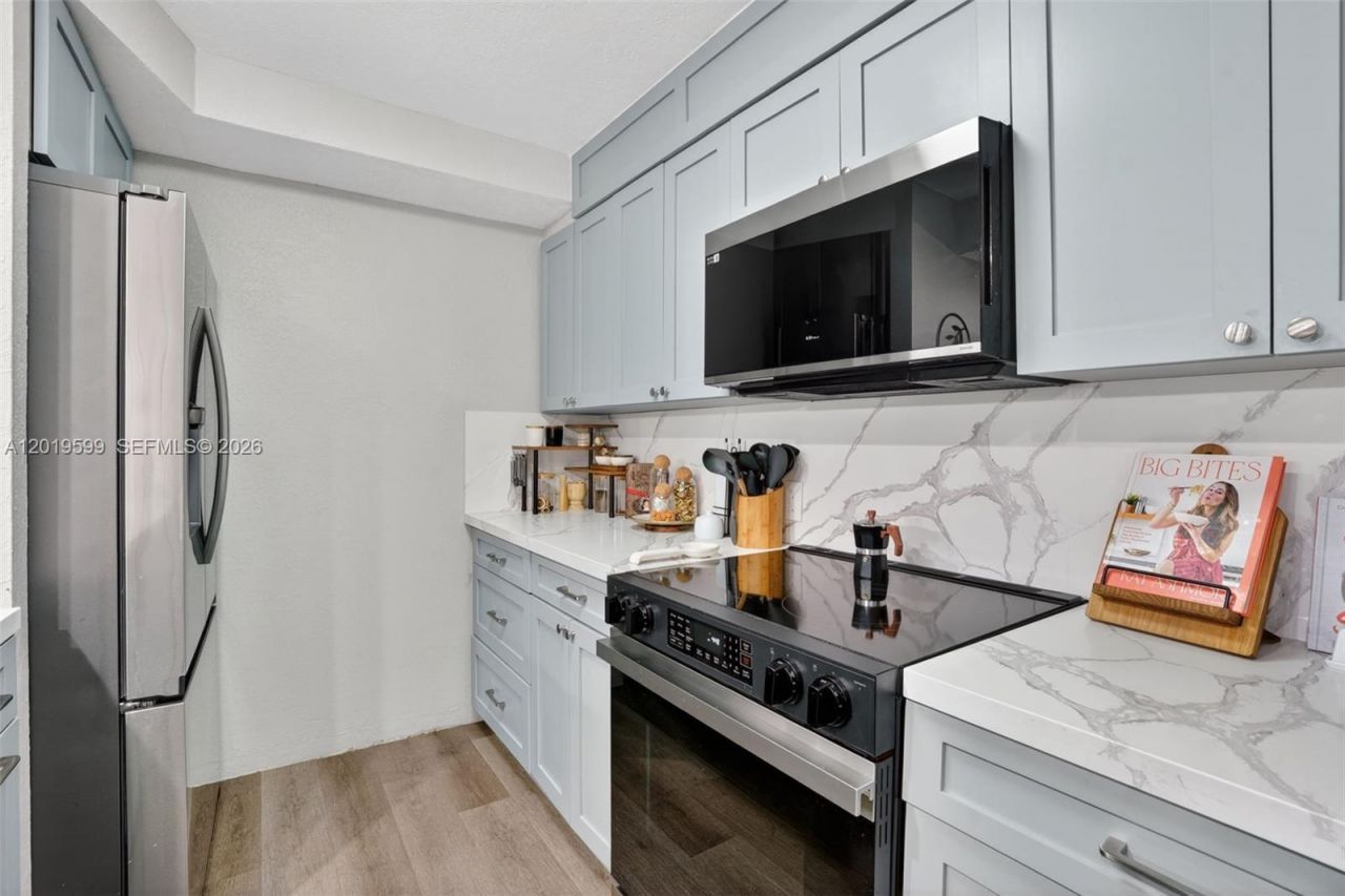 10750 S Golfview Dr , Pembroke Pines, FL 33026 Photo