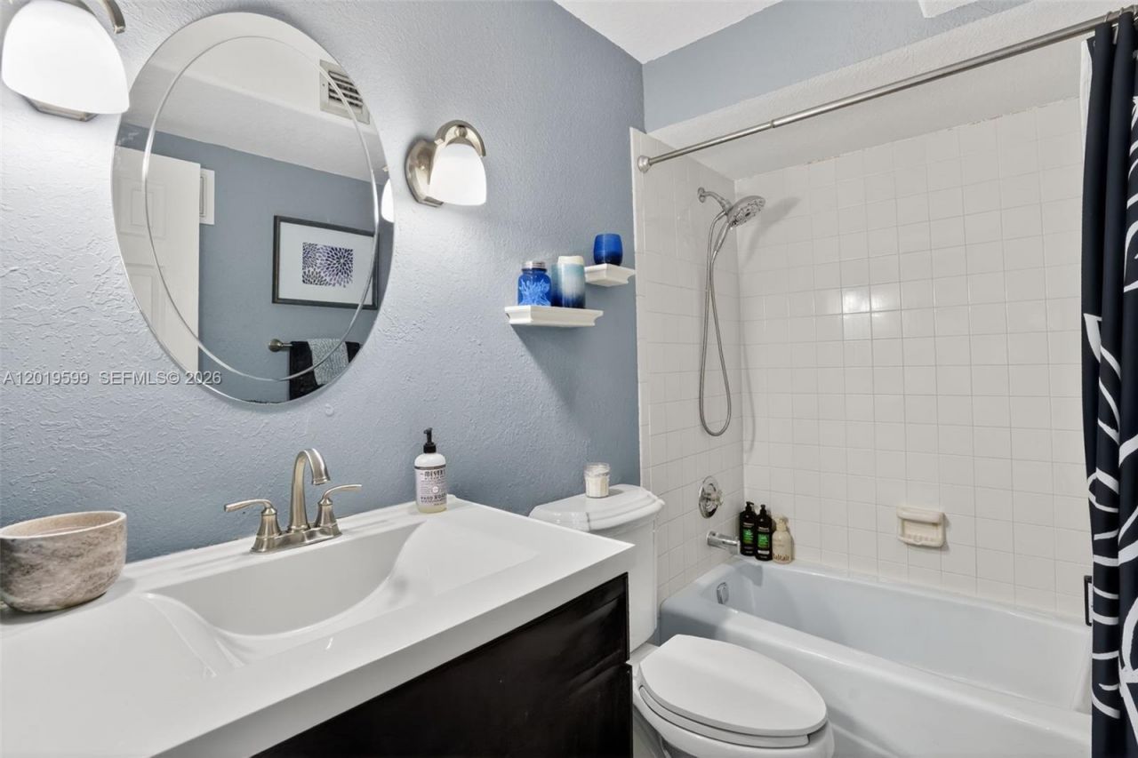 10750 S Golfview Dr , Pembroke Pines, FL 33026 Photo