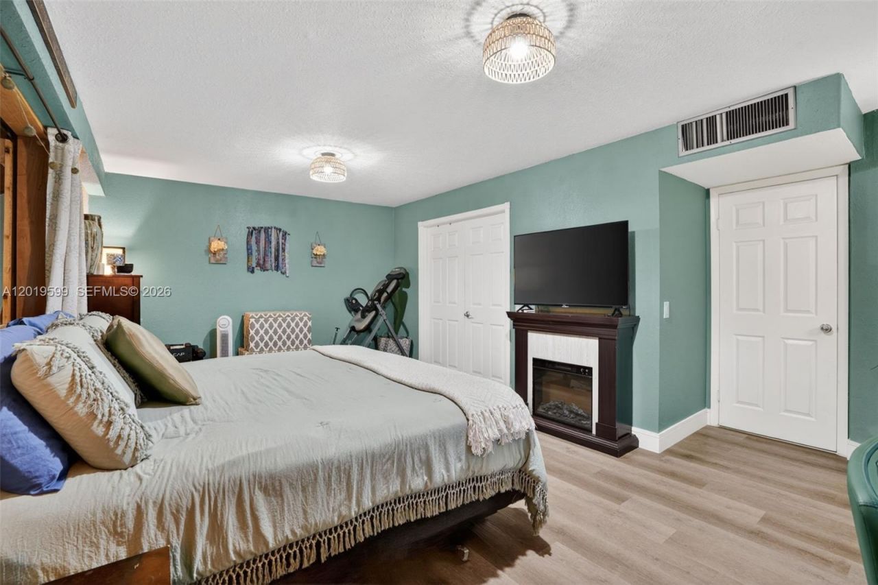 10750 S Golfview Dr , Pembroke Pines, FL 33026 Photo
