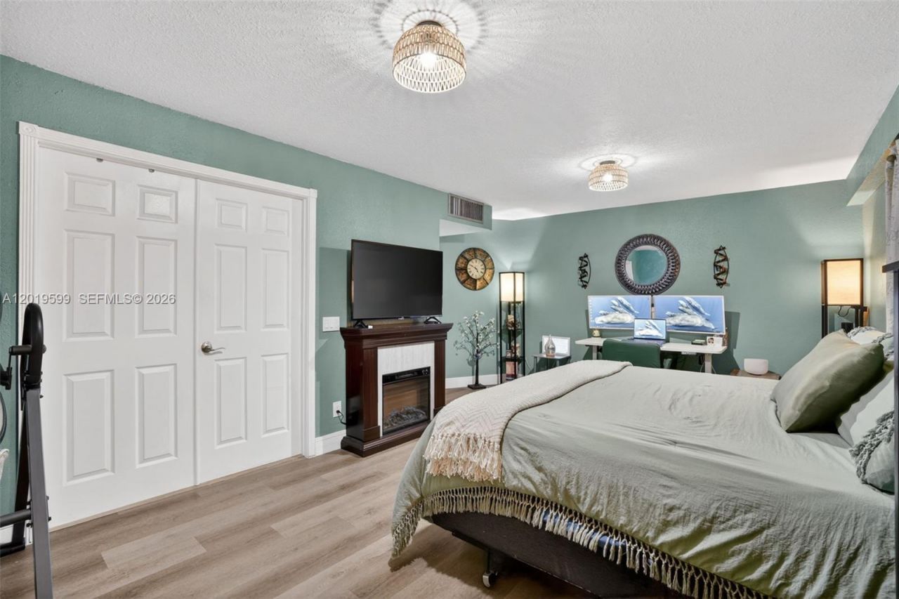 10750 S Golfview Dr , Pembroke Pines, FL 33026 Photo