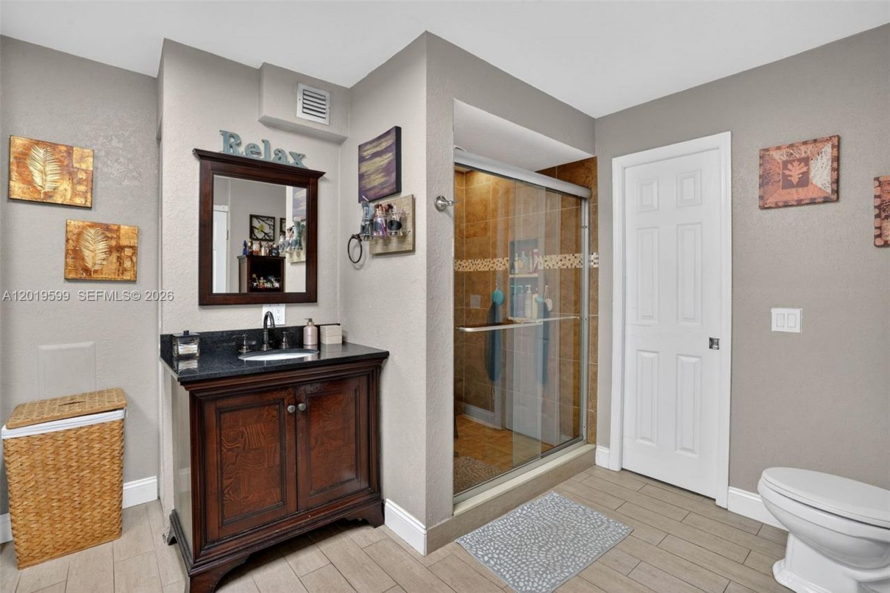10750 S Golfview Dr , Pembroke Pines, FL 33026 Photo