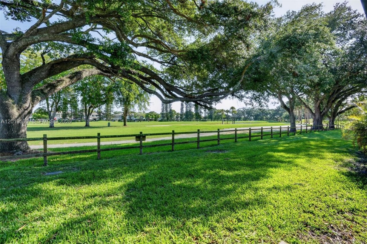 10750 S Golfview Dr , Pembroke Pines, FL 33026 Photo