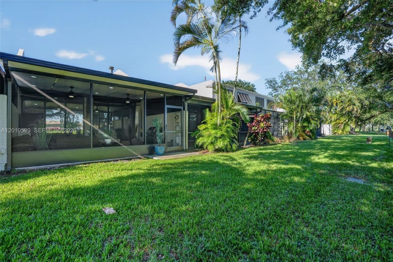 10750 S Golfview Dr , Pembroke Pines, FL 33026 Photo