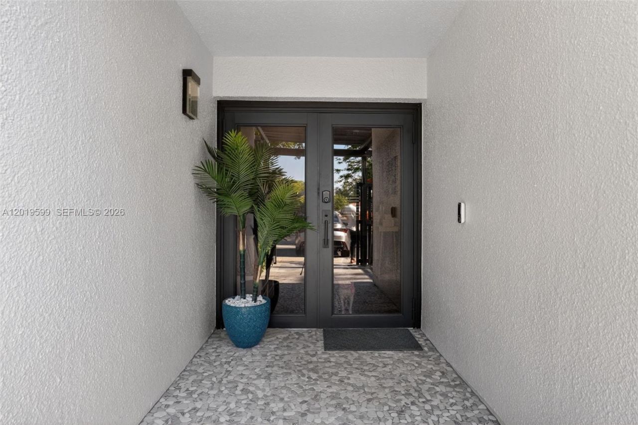 10750 S Golfview Dr , Pembroke Pines, FL 33026 Photo