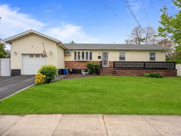 10 Francisco Avenue, Central Islip, NY 11722