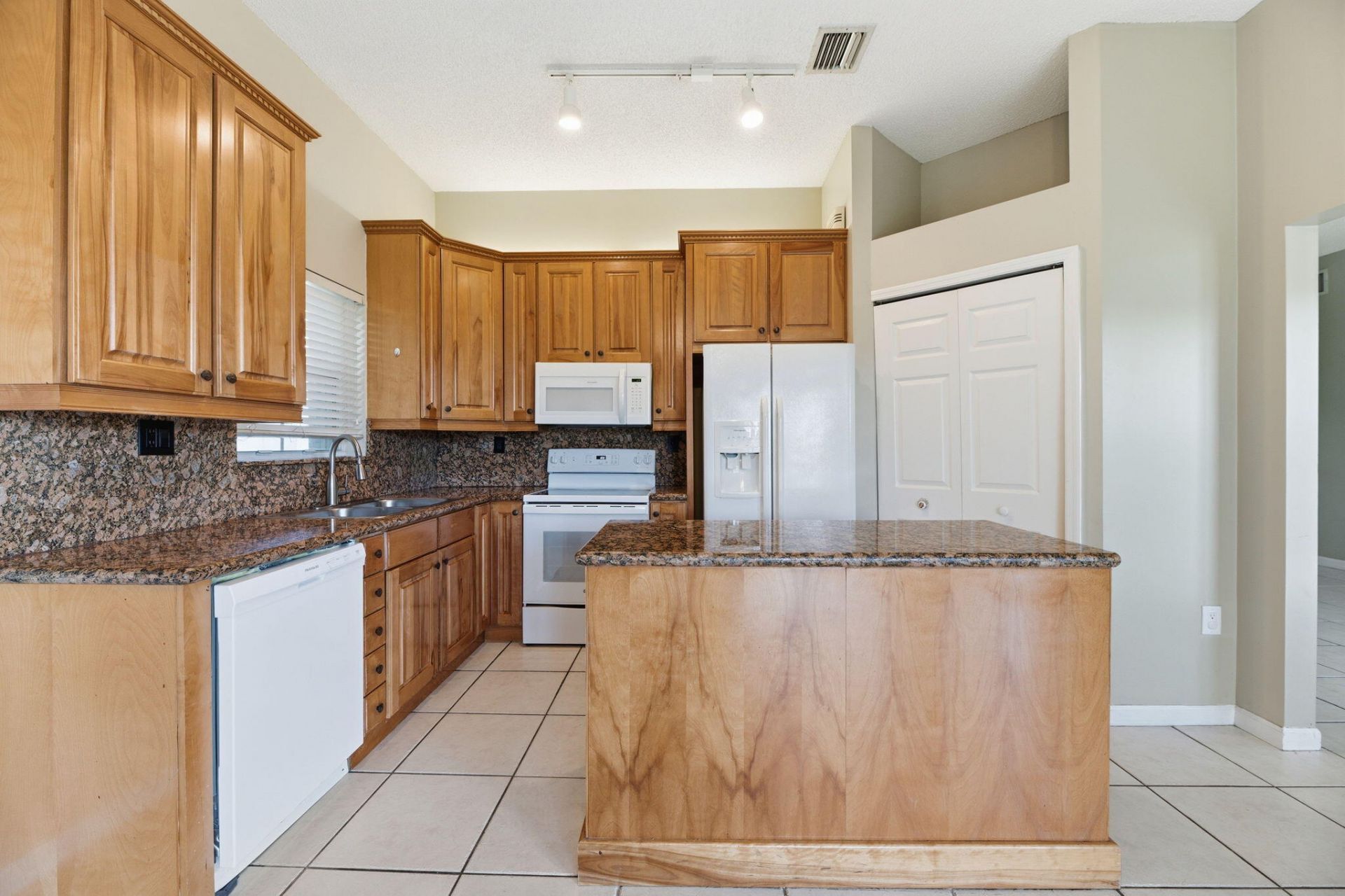 345 W Cypress Cove Circle, Davie, FL 33325 Photo