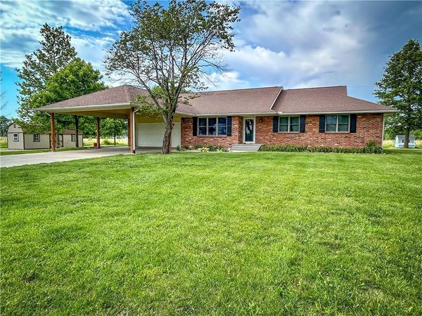 21108 E 975 Place, Pleasanton, KS 66075