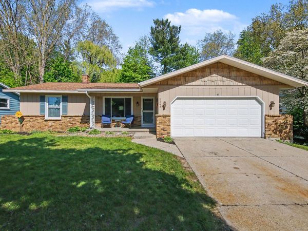 5248 Burgis Avenue SE, Kentwood, MI 49508