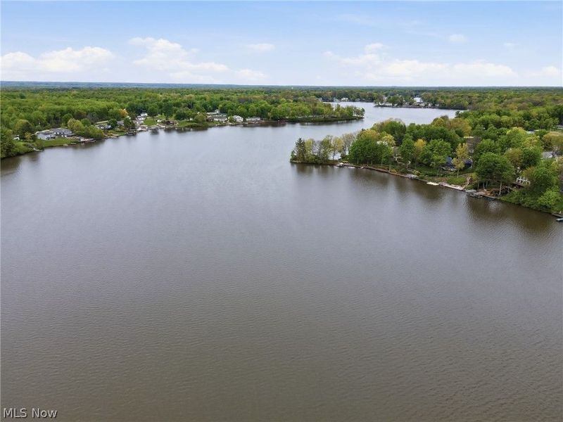 1537 Lake Crest Drive, Roaming Shores, OH 44084 Photo 11