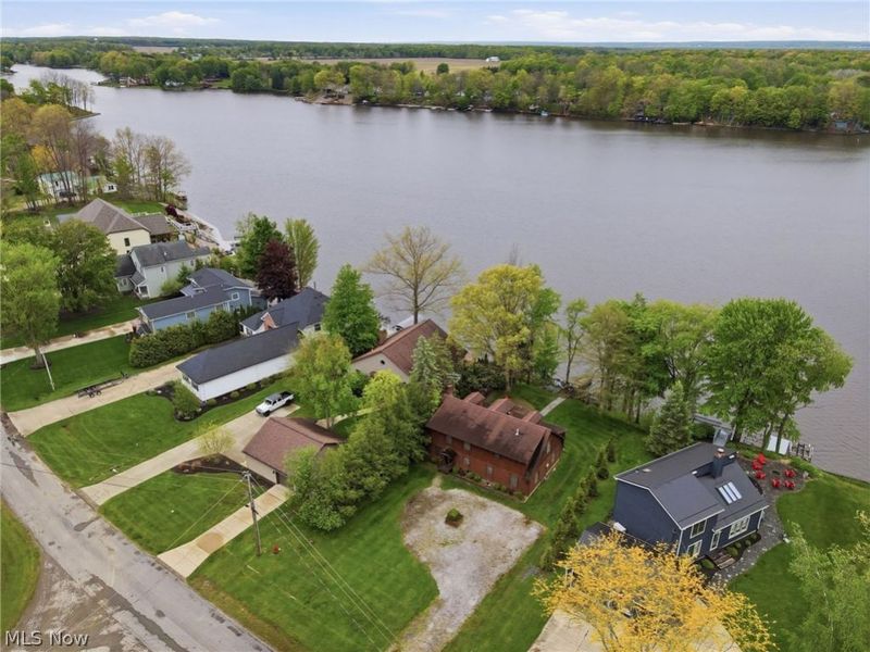 1537 Lake Crest Drive, Roaming Shores, OH 44084 Photo 4