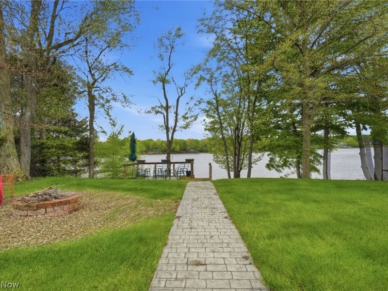1537 Lake Crest Drive, Roaming Shores, OH 44084 Photo 5