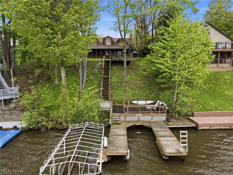 1537 Lake Crest Drive, Roaming Shores, OH 44084 Photo 6