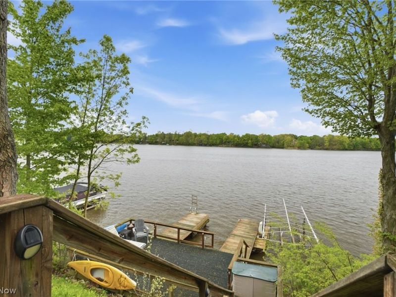 1537 Lake Crest Drive, Roaming Shores, OH 44084 Photo 8