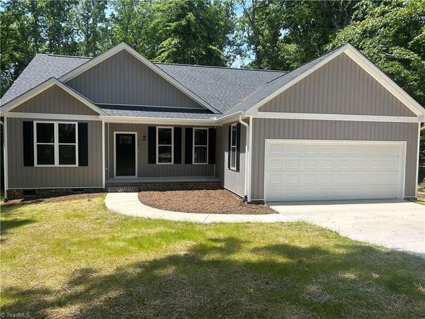 530 Oakwood Circle , Lexington, NC 27295
