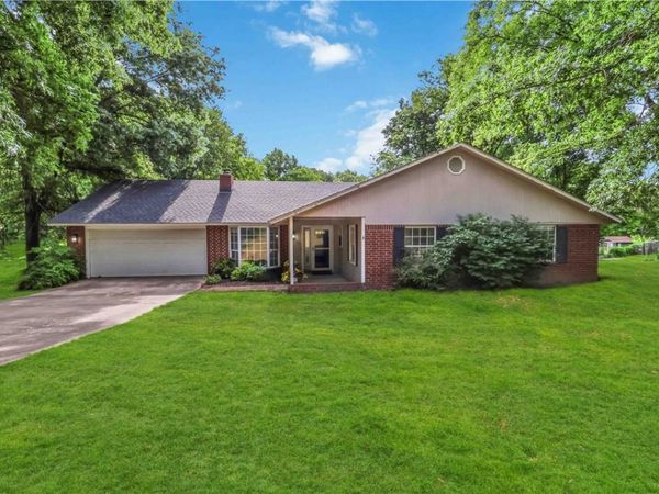 2560 Orchard Hill Road , Siloam Springs, AR 72761