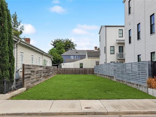 3423 CHARTRES Street , New Orleans, LA 70117