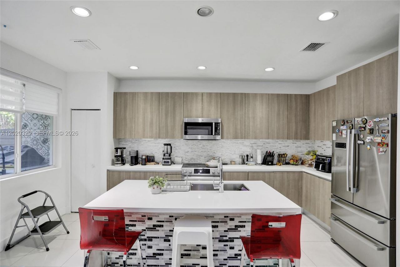 10265 NW 72nd Ter, Doral, FL 33178 Photo